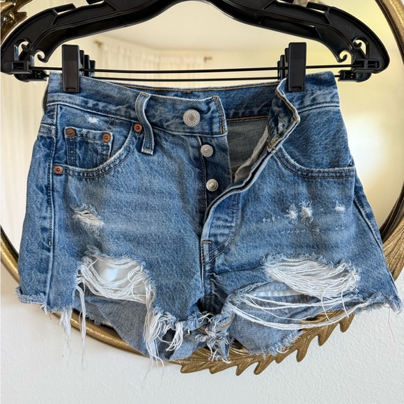 Levi's 501 Medium Indigo Distressed Denim Shorts - Picture 8 of 9